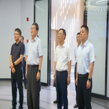 江蘇省政協黨組成員、副主席姚曉東一行 參觀調研泰隆集團